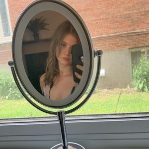 Meet your Posher, Genevieve